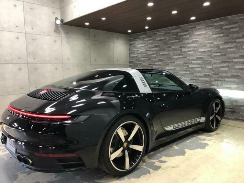 911