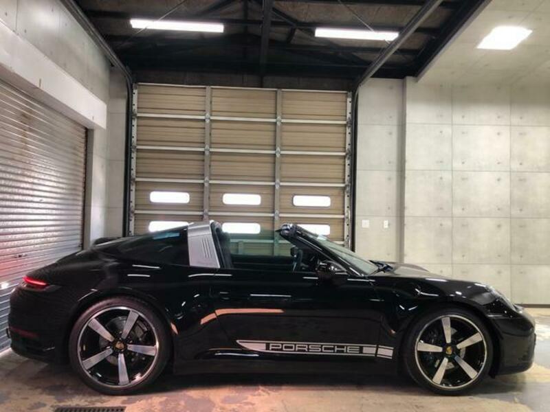 911