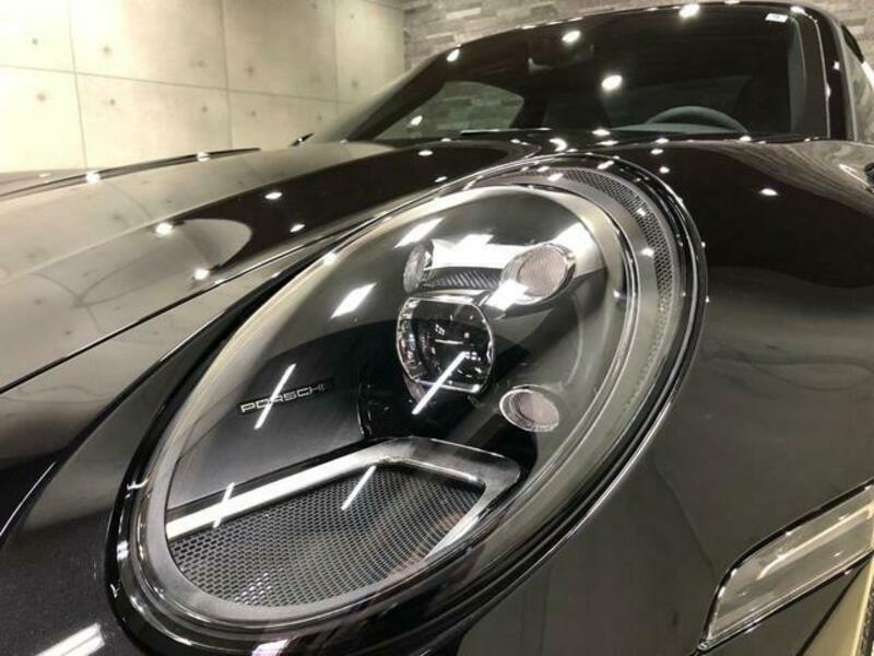 911