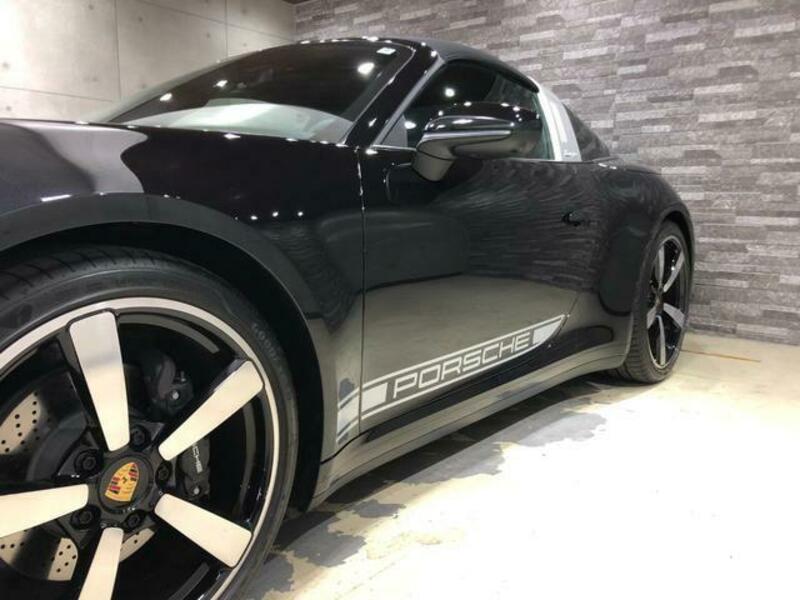 911