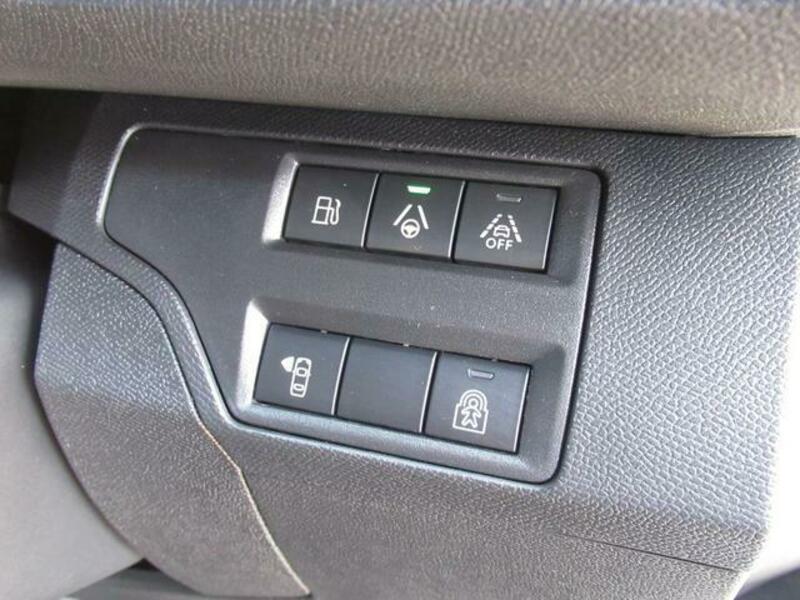3008