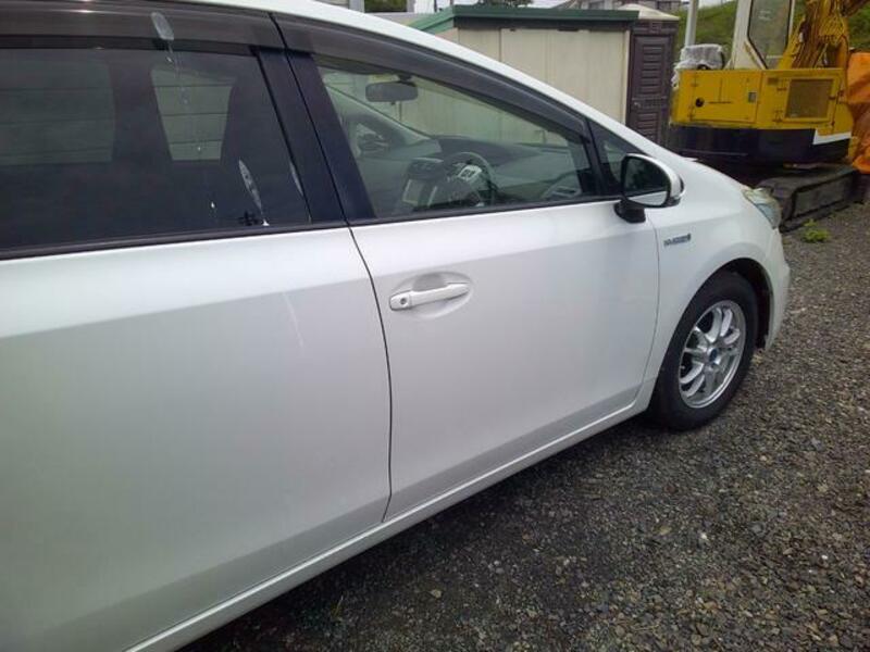 PRIUS ALPHA