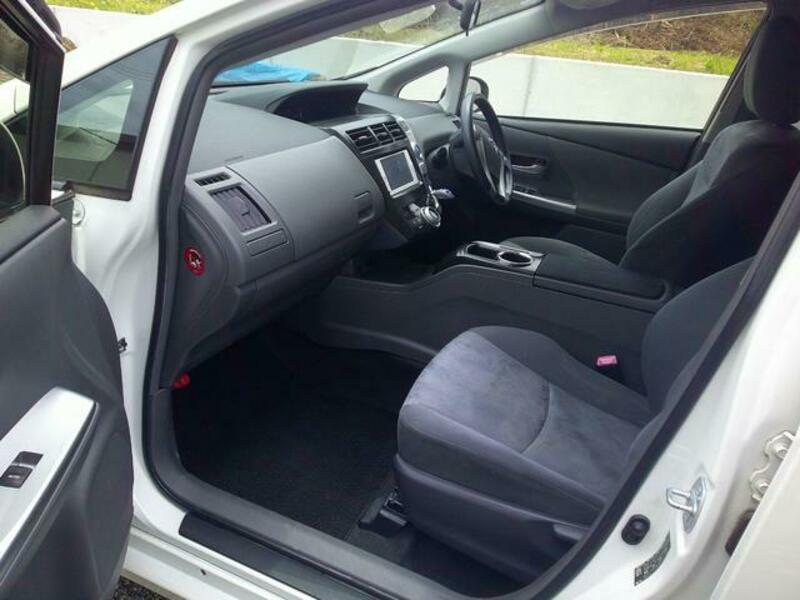 PRIUS ALPHA