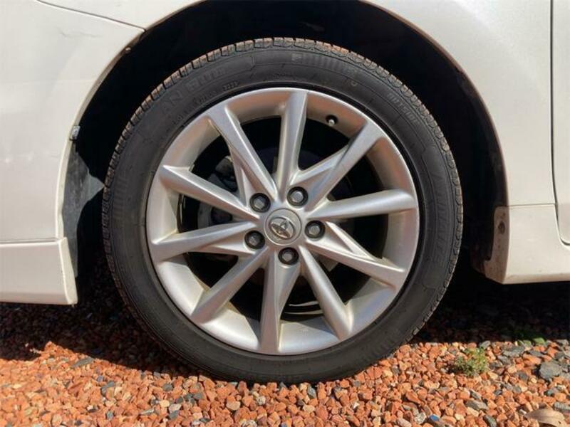 PRIUS ALPHA