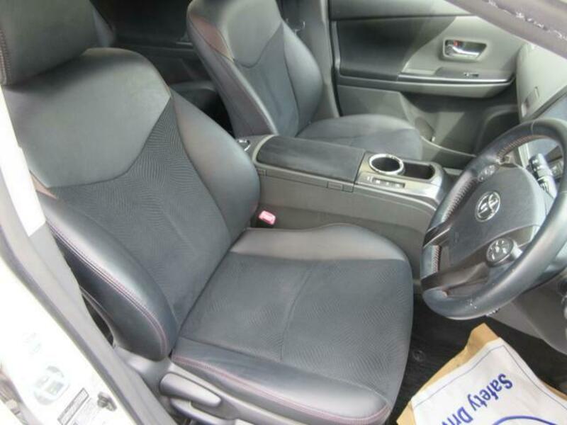 PRIUS ALPHA