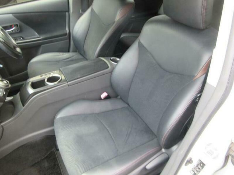 PRIUS ALPHA