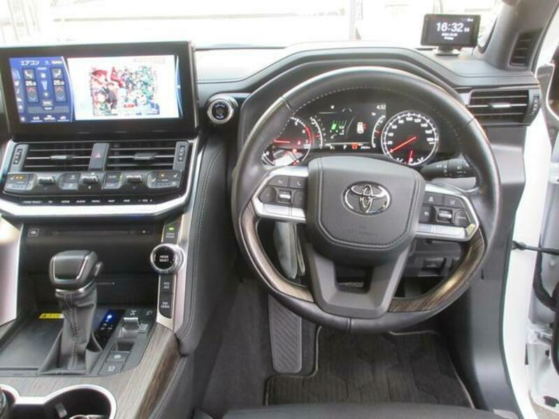 LAND CRUISER