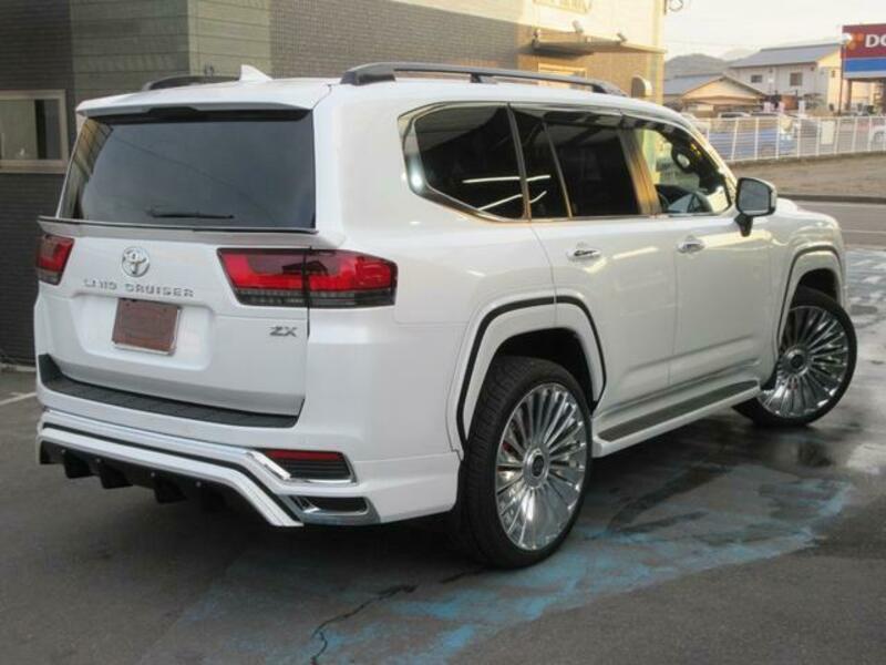 LAND CRUISER