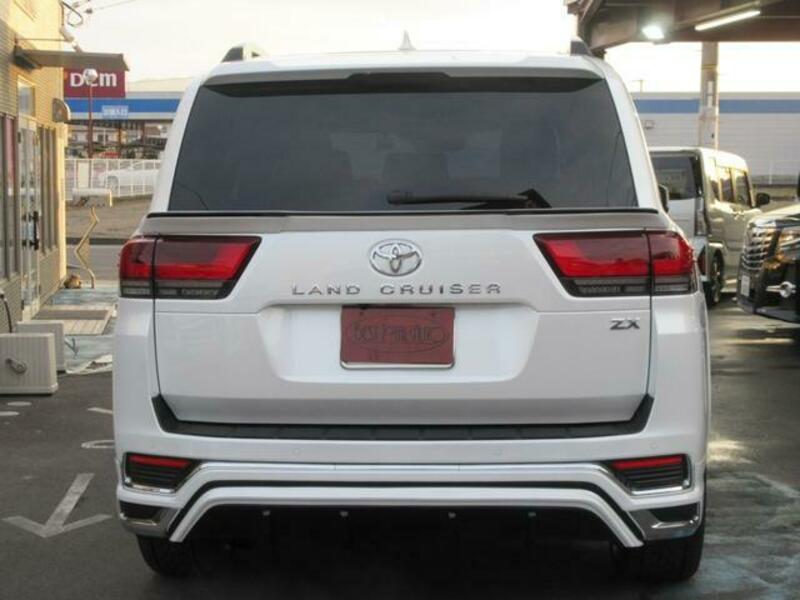 LAND CRUISER
