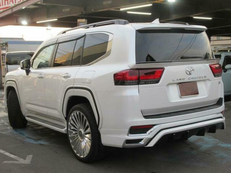 LAND CRUISER
