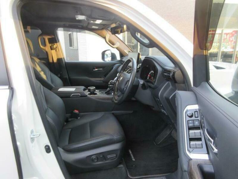 LAND CRUISER