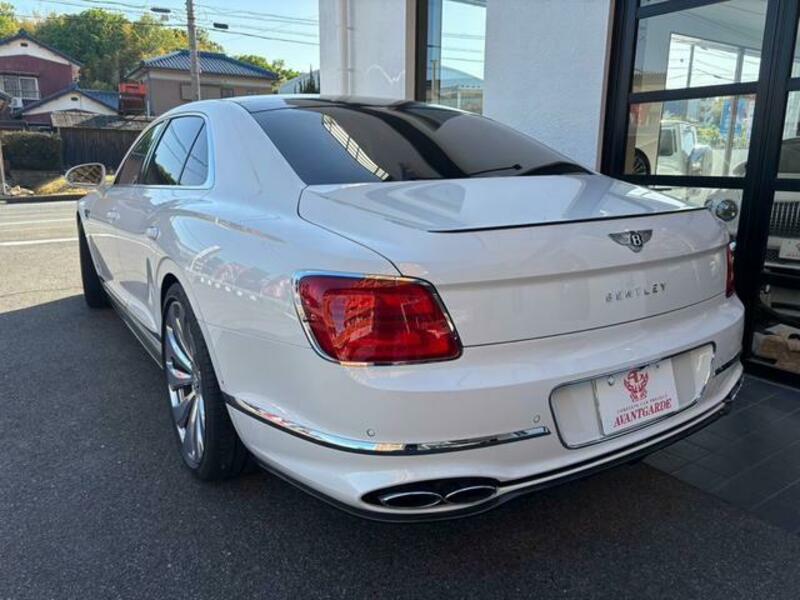 FLYING SPUR
