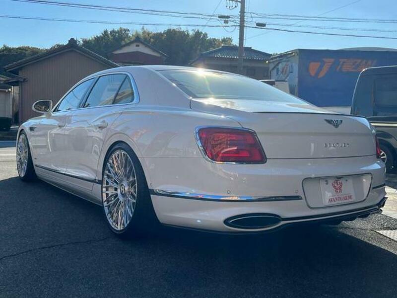 FLYING SPUR