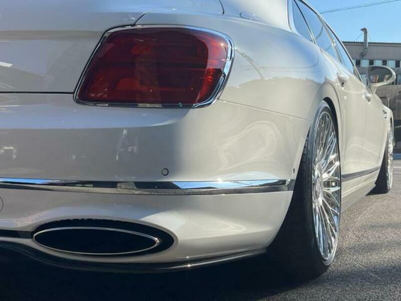 FLYING SPUR