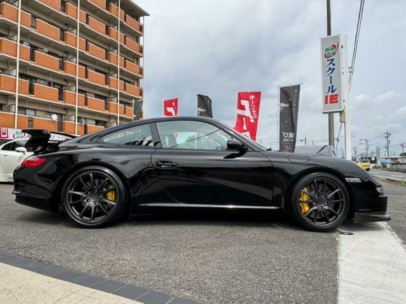 911