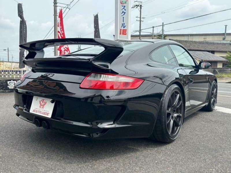 911