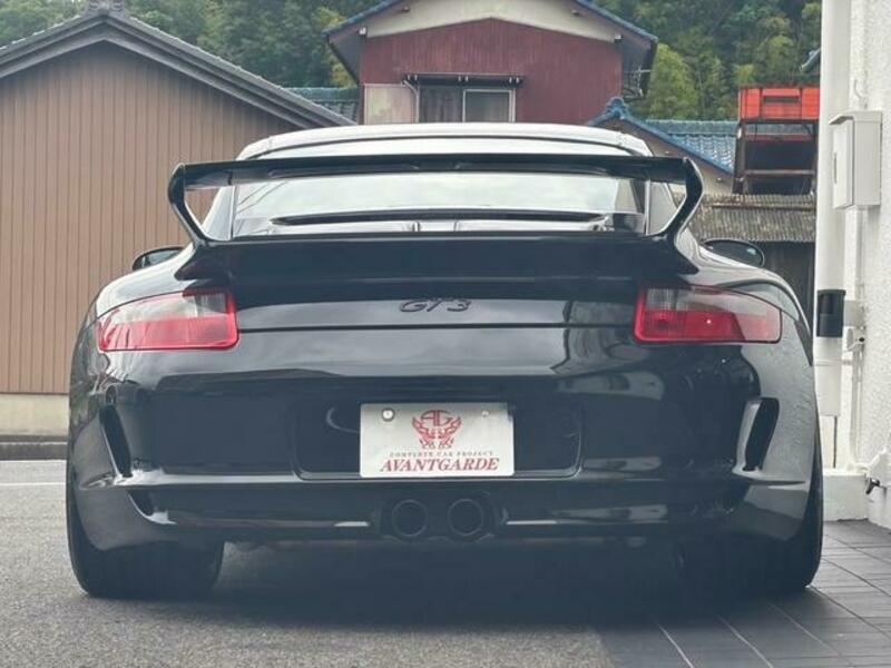 911