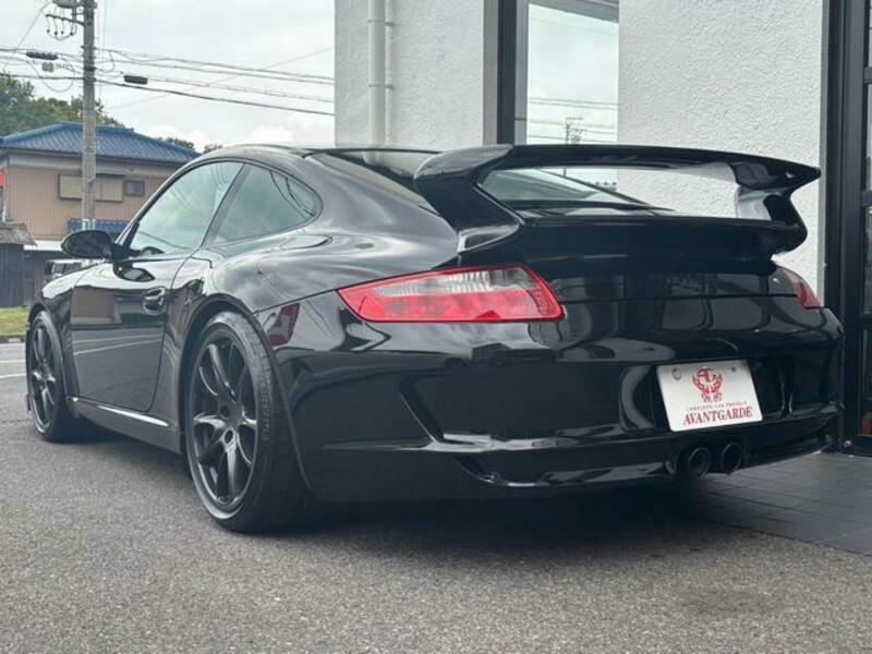 911
