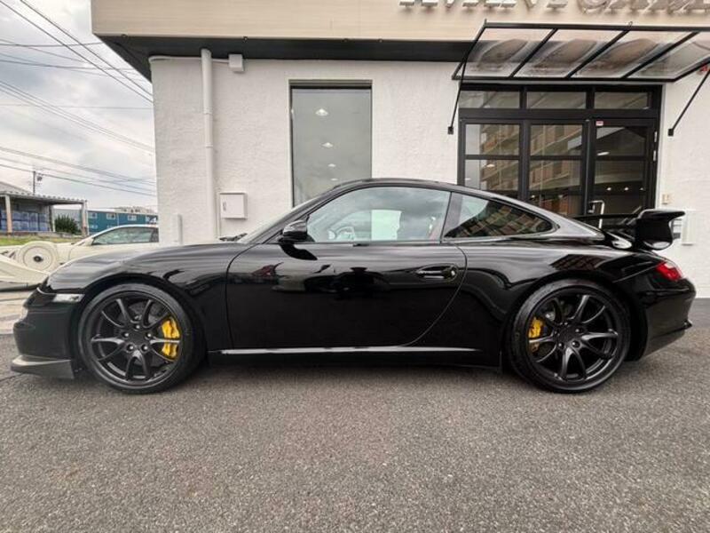 911