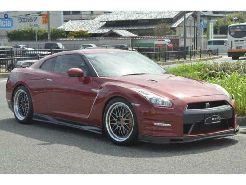 NISSAN GT-R