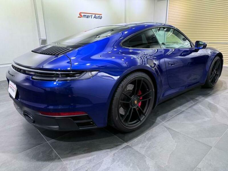 911
