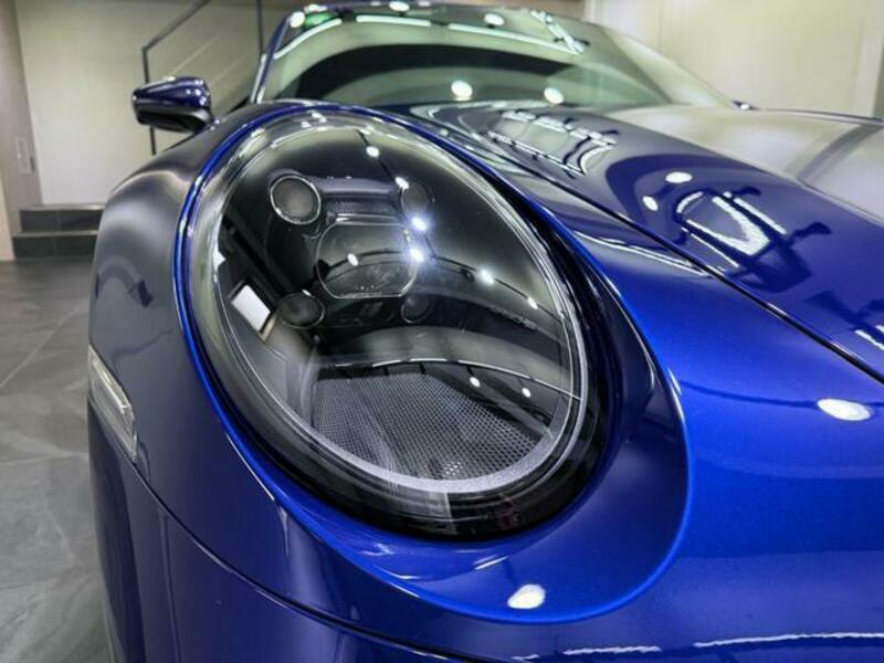 911