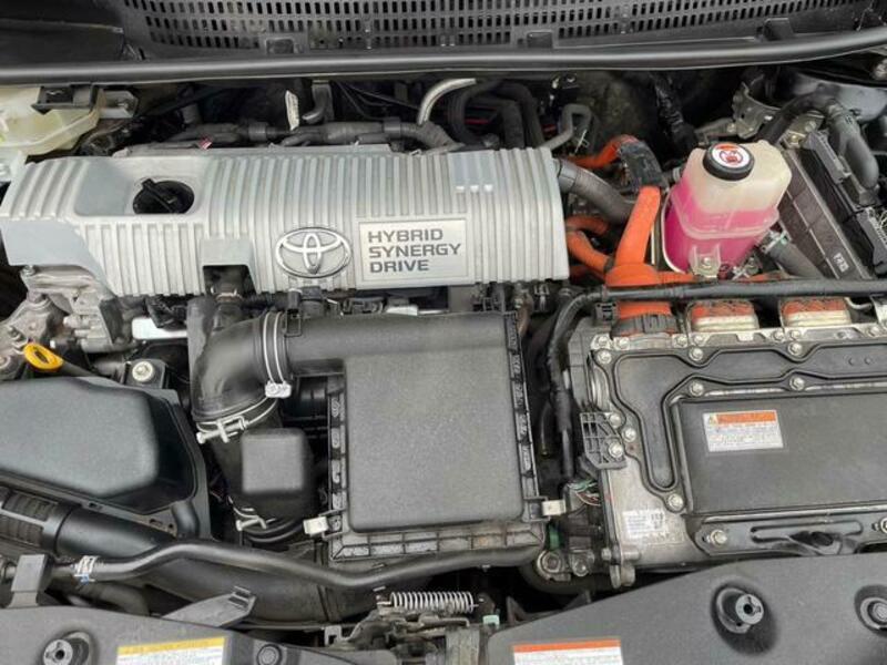 PRIUS ALPHA