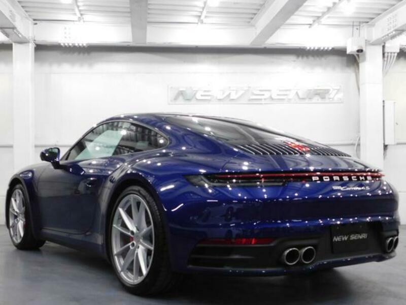911