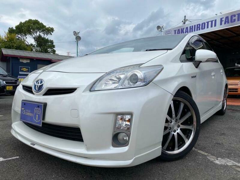 TOYOTA PRIUS