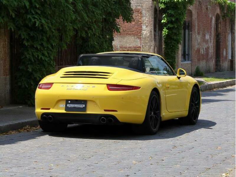 911