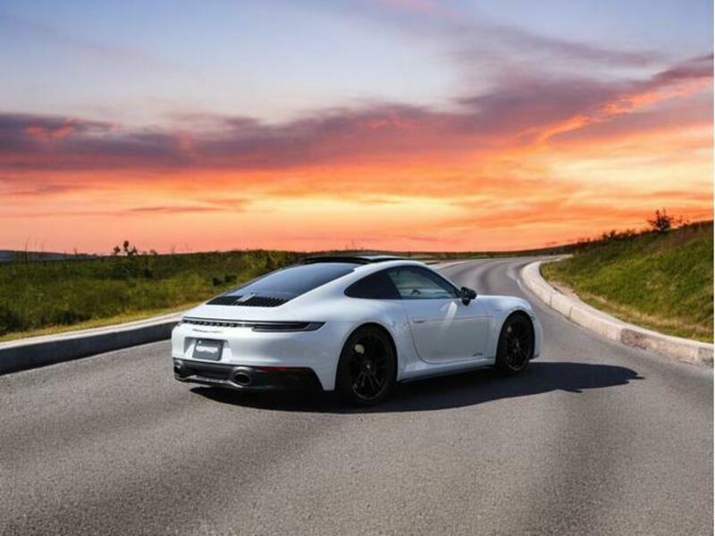 911