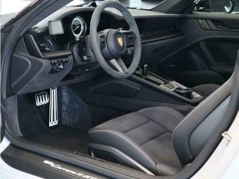 911