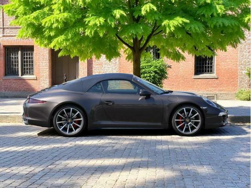 911