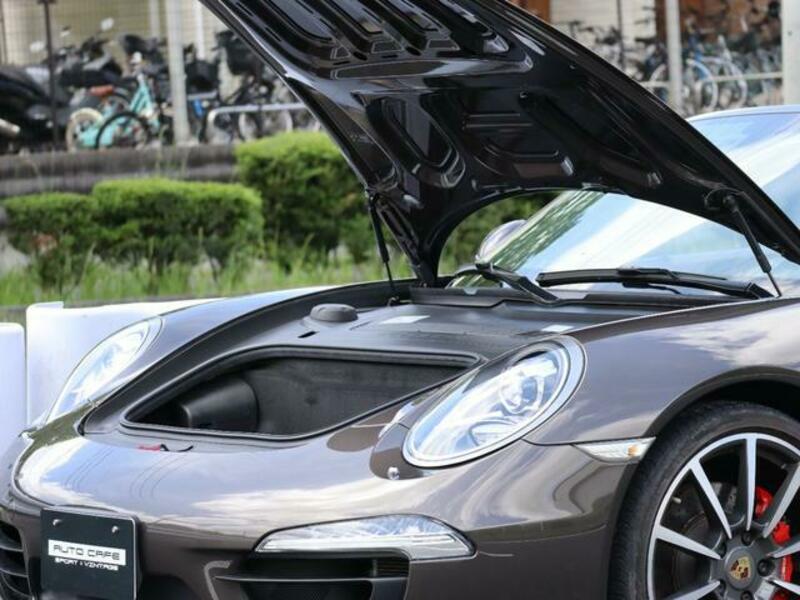 911