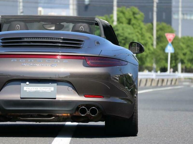911