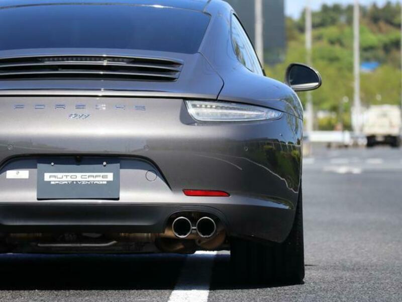 911