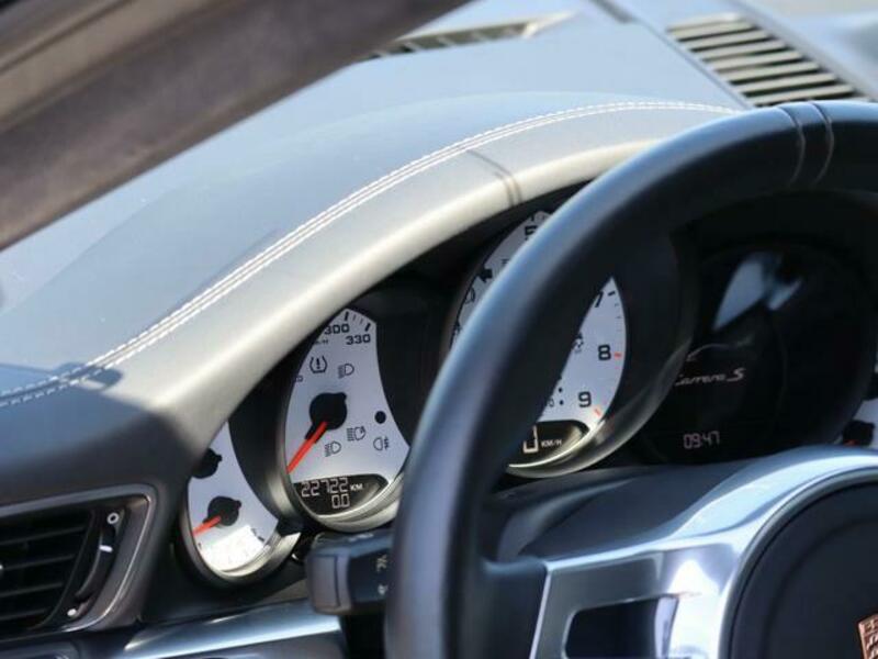 911