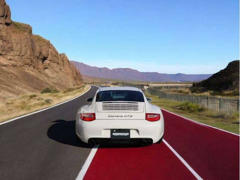 911