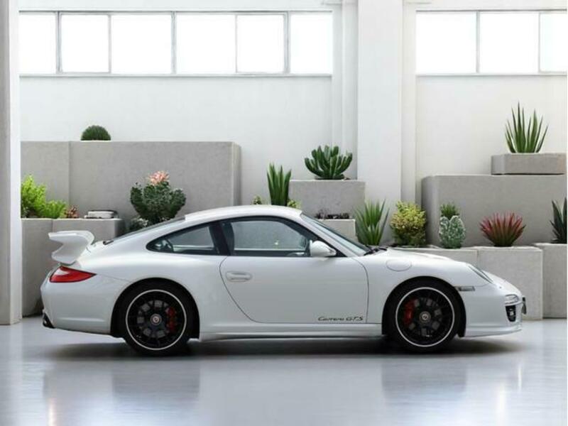 911