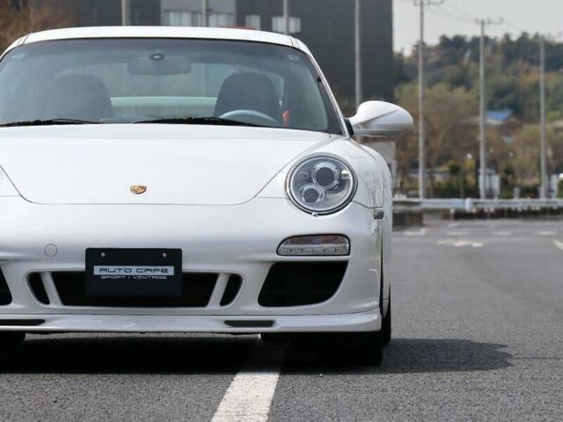 911