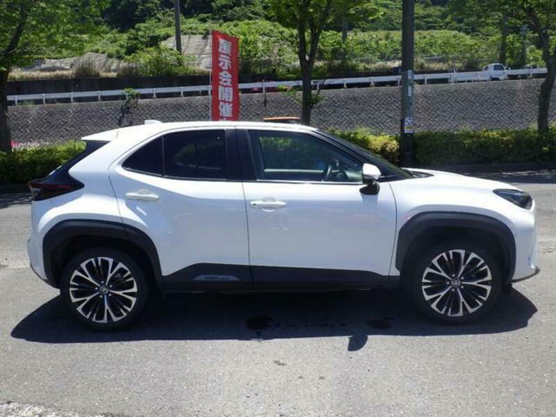 YARIS CROSS