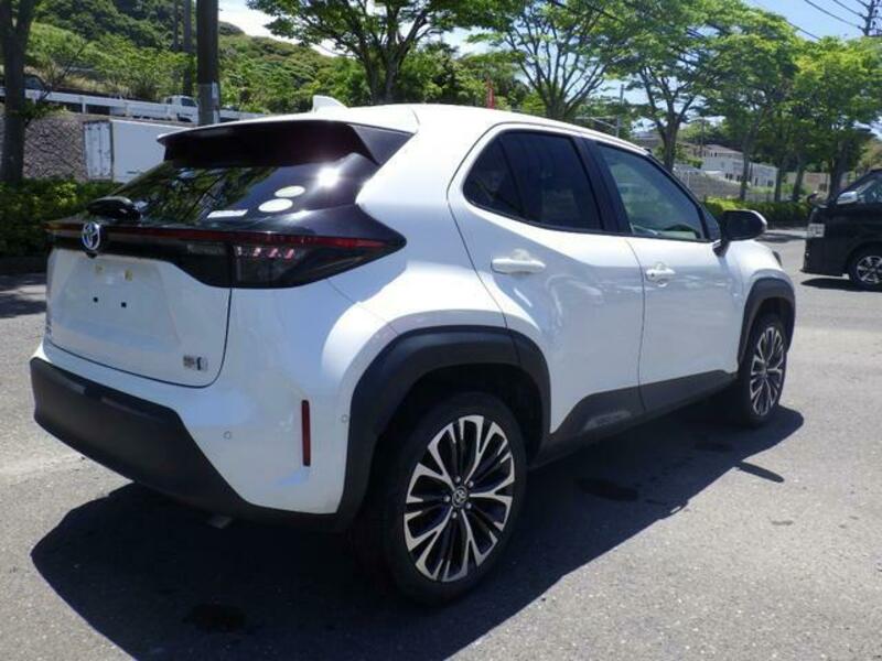 YARIS CROSS