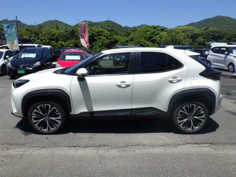 YARIS CROSS