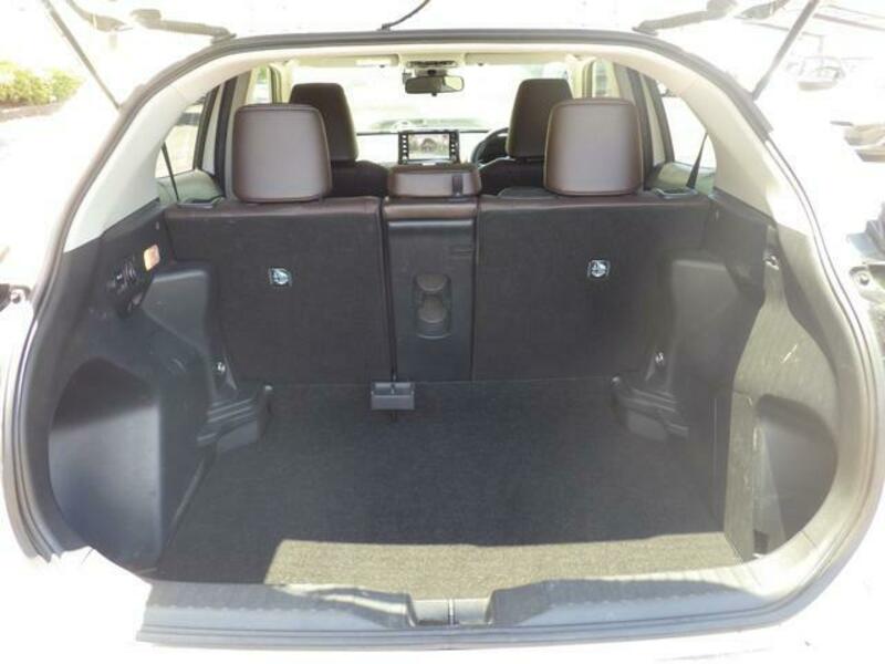 YARIS CROSS