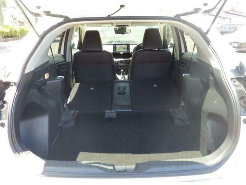 YARIS CROSS