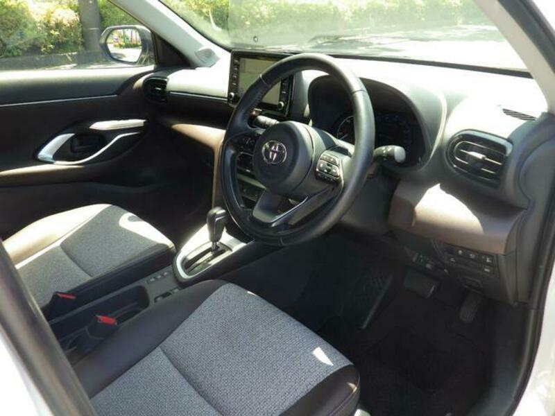 YARIS CROSS