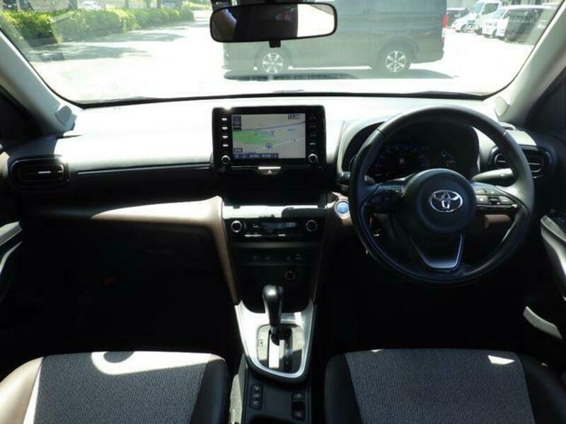 YARIS CROSS