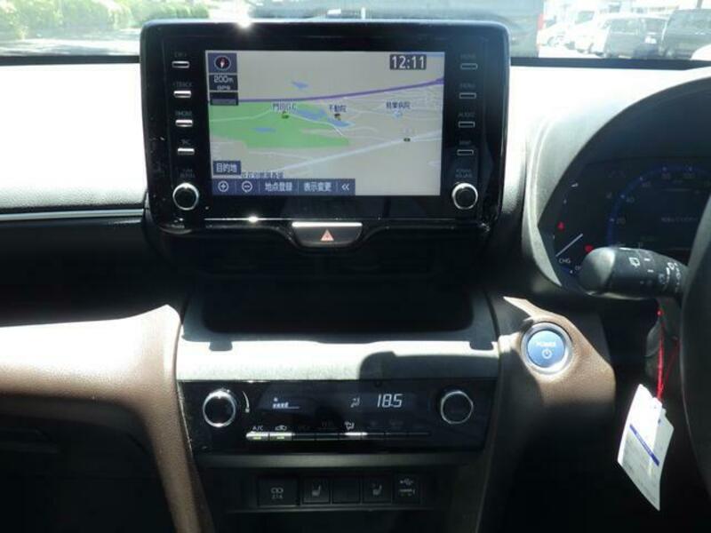 YARIS CROSS