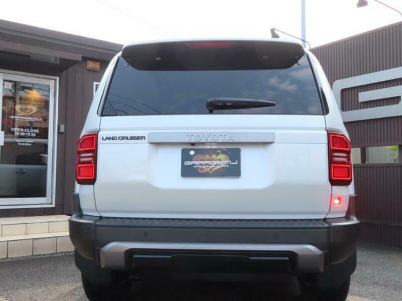 LAND CRUISER 250