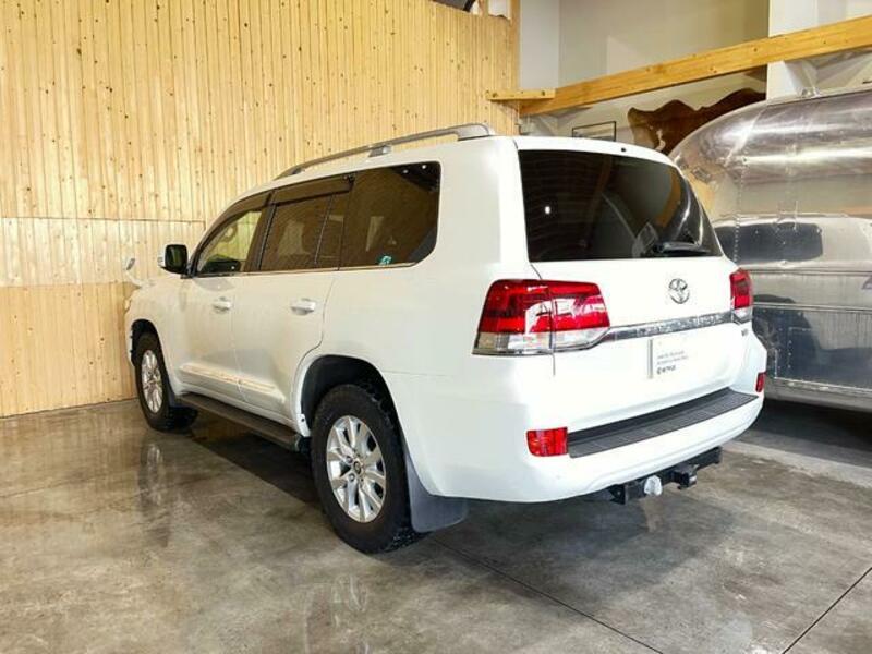 LAND CRUISER